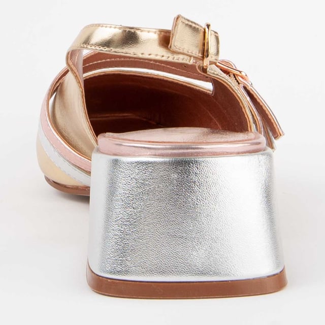 High Heel Schuh für Damen. Innensohle aus 100% natürlichem Leder. Bequeme Passform. Hergestellt von anderen Marken für unsere Marke. Ungefährer Maße: 4 cm Absatz.