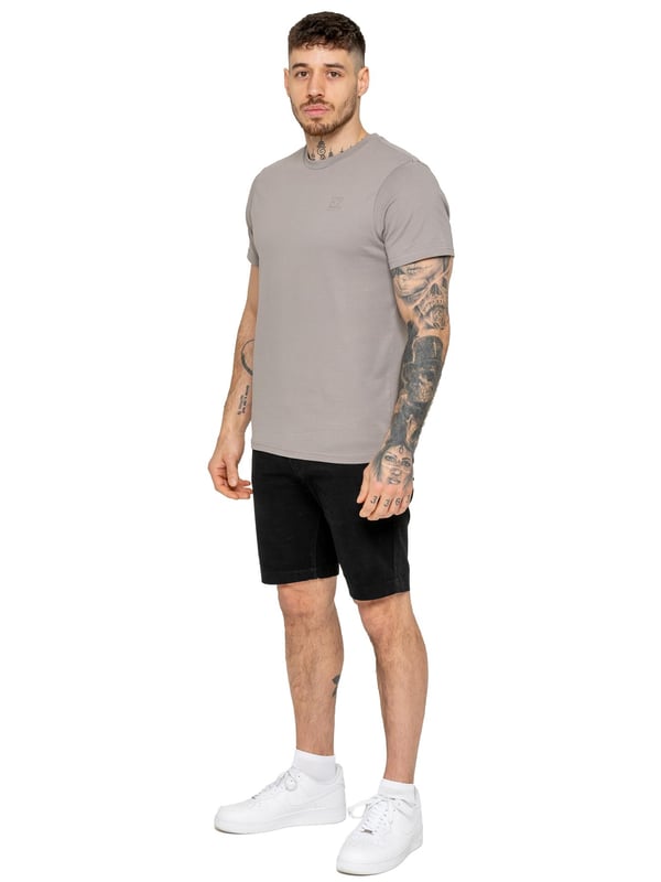 Upgrade your warm-weather wardrobe with the Enzo Men's Chino Shorts, designed for both style and comfort. Featuring a slim fit and crafted from stretch fabric, these shorts offer ease of movement and a sleek look. Practicality meets sophistication with two side slash pockets and two back welt pockets, providing ample storage for your essentials. The zip fly fastening ensures a secure and classic finish. (647)