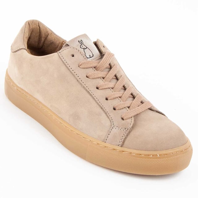 Purapiel warranty, 10-year guarantee. Women's casual sneaker. Exterior made of natural leather. Comfortable fit. Manufactured by other brands for our brand.