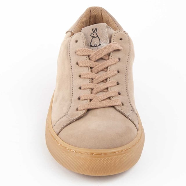 Purapiel warranty, 10-year guarantee. Women's casual sneaker. Exterior made of natural leather. Comfortable fit. Manufactured by other brands for our brand.
