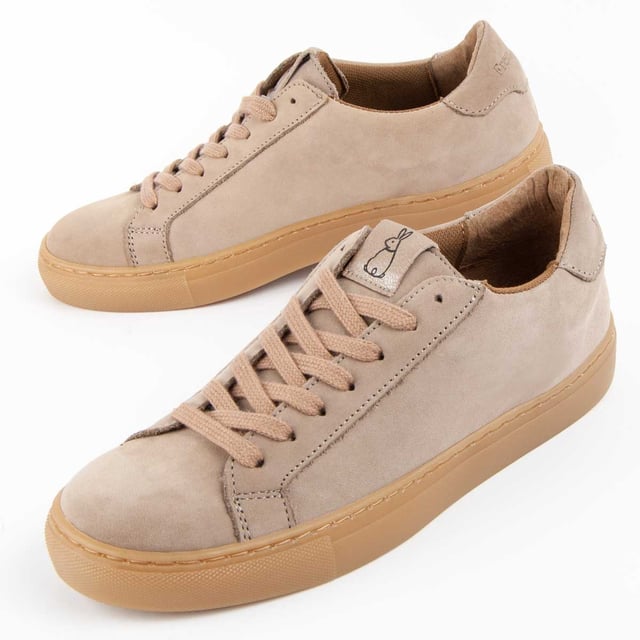 Purapiel warranty, 10-year guarantee. Women's casual sneaker. Exterior made of natural leather. Comfortable fit. Manufactured by other brands for our brand.