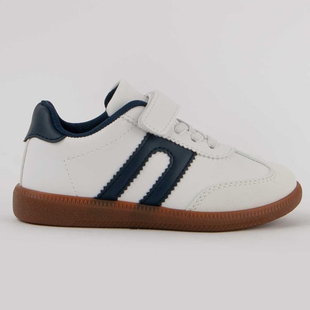 Sneaker casual para niño. Calce cómodo. Fabricado por otras marcas para nuestra marca.
