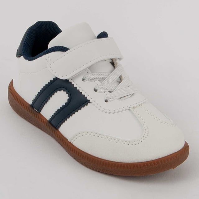 Sneaker casual para niño. Calce cómodo. Fabricado por otras marcas para nuestra marca.