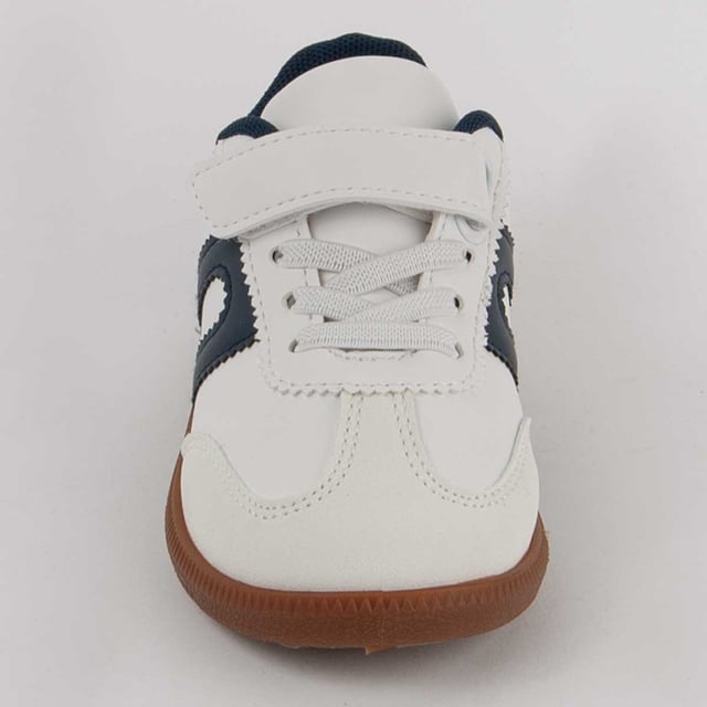 Sneaker casual para niño. Calce cómodo. Fabricado por otras marcas para nuestra marca.