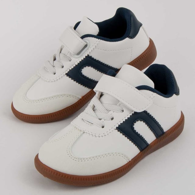 Sneaker casual para niño. Calce cómodo. Fabricado por otras marcas para nuestra marca.