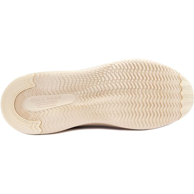 Cole Haan Grandpro Topspin Entrenadores Sumérgete en el lujo y la comodidad con Cole Haan Grandpro Topspin. Estas elegantes zapatillas deportivas combinan comodidad con moda y cuentan con una plantilla lujosa, acolchado en el talón y una entresuela moldeada y liviana para usar durante todo el día. El elegante diseño de cuero cuenta con la marca icónica de Cole Haan y un logotipo en relieve, lo que los convierte en una herramienta imprescindible para quienes se preocupan por la moda. Experimente la combinación perfecta de lujo y funcionalidad con Grandpro Topspin.