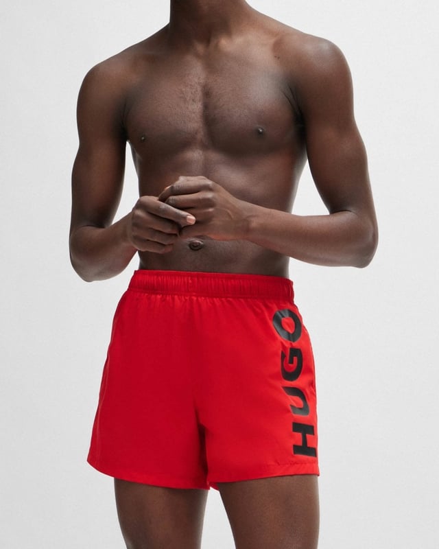 Modern swim shorts by HUGO. Designed in quick-drying fabric with full lining, this beach-ready pair features a vertical logo printed in contrast.
100% Polyester (recycled) , Lining: 100% Polyester
50513979