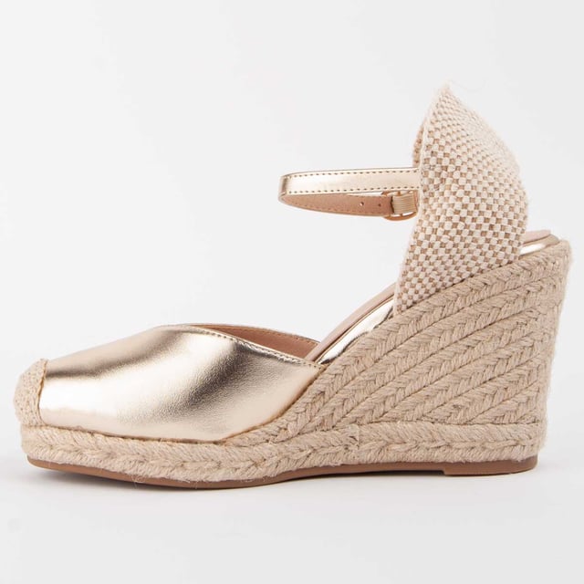 Alpargata de cuña para mujer. Plantilla de piel 100% natural. Calce cómodo. Fabricado por otras marcas para nuestra marca. Medidas aproximadas: 8 cm de cuña y 2 cm de plataforma.