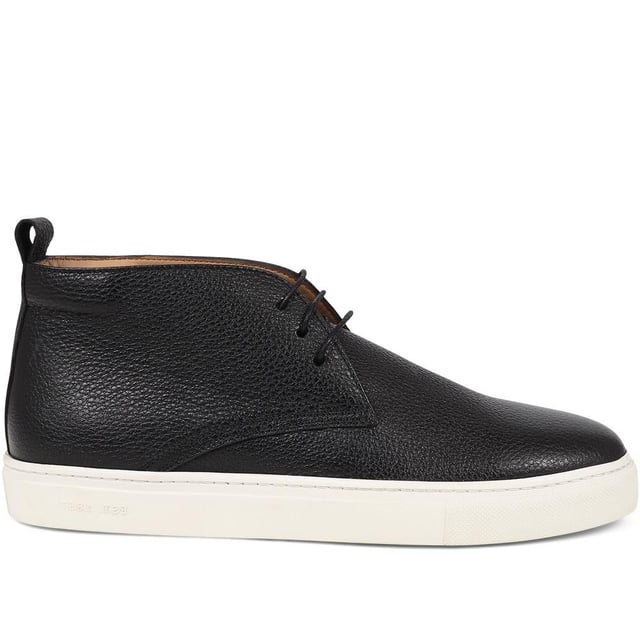 Chukka boots started out as a practical option for soldiers in the desert, these days the chukka fulfils the demands of every off-duty pursuit. Lightweight and equipped with a hardy Italian rubber sole, Sullivan features a high-cut profile crafted with supple suede, showcasing a traditional three eye-let lace-up and full leather linings, comfortable and versatile enough to serve you from work to weekend.

We recommend if you are between sizes to select the smaller than your usual.