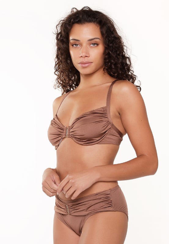 Beter veilig dan sorry! De shorty heeft een iets hogere fit, waardoor je een klein buikje kunt verbergen.
