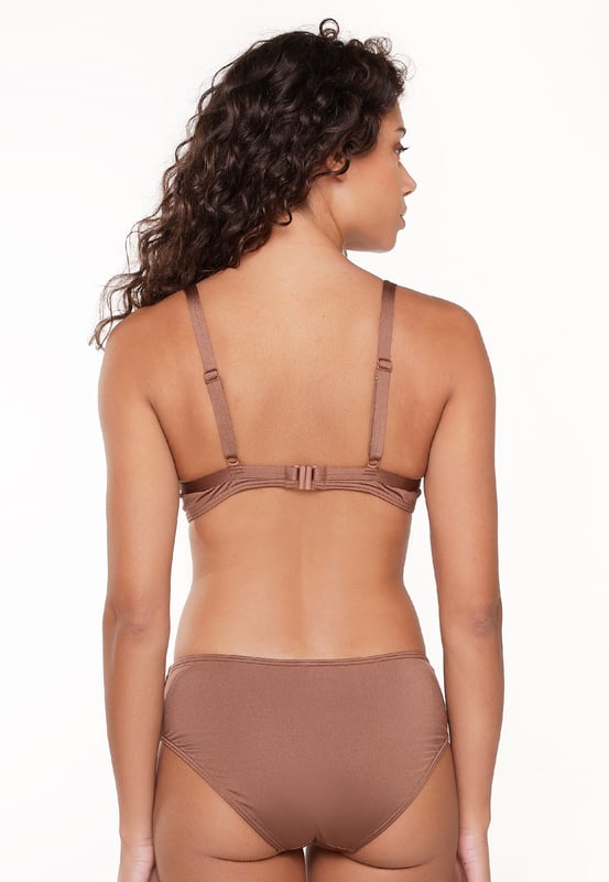 Beter veilig dan sorry! De shorty heeft een iets hogere fit, waardoor je een klein buikje kunt verbergen.