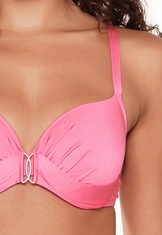 Beter veilig dan sorry! Deze bikini is voorgevormd, heeft verstelbare schouderbanden en is voorzien van beugels. Dit maakt deze bikini ook zeer geschikt voor grotere maten.
