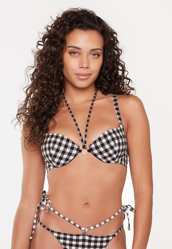 Jij bent je enige beperking! Dit straalt zelfvertrouwen uit! De zwart-witte print geeft deze lijn een geweldige uitstraling! Deze bikini is voorgevormd, heeft verstelbare schouderbanden en is voorzien van beugels. Dit maakt deze bikini ook zeer geschikt voor grotere maten.