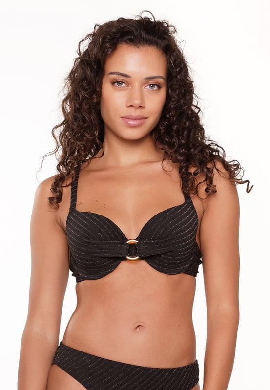 Straal als een zwarte diamant! De zwarte kleur met de glinsterende lurex-details geeft een luxe uitstraling. De bikini is voorgevormd, heeft verstelbare schouderbandjes en is voorzien van beugels. Dit maakt deze bikini ook zeer geschikt voor grotere maten.