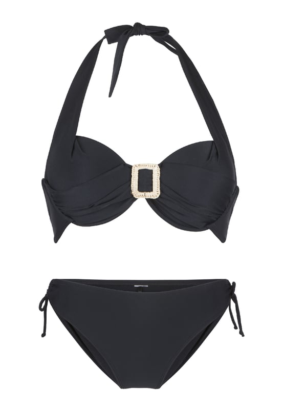 Juist zoals je het gedroomd hebt! Durf met klasse is hoe we deze collectie zouden beschrijven. De collectie bestaat uit een bikiniset die in 2 kleuren beschikbaar is! De bikiniset bestaat uit een haltertop en een broekje! Het accessoire aan de top maakt deze bikini een echte blikvanger. Ben jij iemand die graag opvalt? Kies dan voor de rode kleur! Wil je liever iets minder opvallen? Geen zorgen, deze coole set is ook verkrijgbaar in het zwart! De bandjes kunnen als halter of recht gedragen worden.