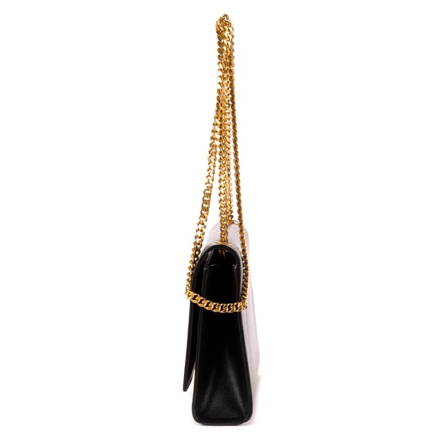 Yves Saint Laurent Bolsas Tassel Kate  Bolso bandolera en Negro Piel de becerro y Oro hardware. El producto está en en Perfectas Condiciones (AA).
  Dimensiones: 24x15x6 cm 
  Accesorios incluidos: None
    
  BrandCo Paris encuentra artículos raros y en las mejores condiciones a precios increíbles. ¡Vale la pena tener paciencia! Compra con confianza: todos los artículos de BrandCo Paris son seleccionados y autenticados cuidadosamente por nuestro equipo de expertos.
  Todos los artículos vienen con un certificado de autenticidad y un embalaje entregado por BrandCo Paris.
  Tabla de clasificación de la condición del artículo
  N (como nuevo)
  AA (perfecto estado)
  A (excelente estado)
  AB (muy buen estado)
  B (bueno/regular)