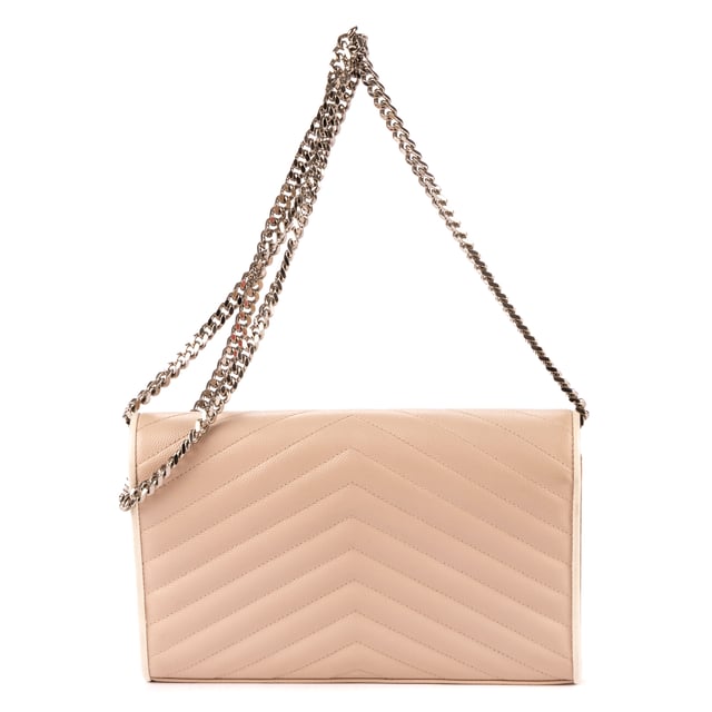 Yves Saint Laurent Bolsas Cassandre Enveloppe Chain Wallet  Bolso bandolera en Topo/Blanco Piel de becerro y Plata hardware. El producto está en en Perfectas Condiciones (AA).
  Dimensiones: 22x14x4 cm 
  Accesorios incluidos: None
    
  BrandCo Paris encuentra artículos raros y en las mejores condiciones a precios increíbles. ¡Vale la pena tener paciencia! Compra con confianza: todos los artículos de BrandCo Paris son seleccionados y autenticados cuidadosamente por nuestro equipo de expertos.
  Todos los artículos vienen con un certificado de autenticidad y un embalaje entregado por BrandCo Paris.
  Tabla de clasificación de la condición del artículo
  N (como nuevo)
  AA (perfecto estado)
  A (excelente estado)
  AB (muy buen estado)
  B (bueno/regular)