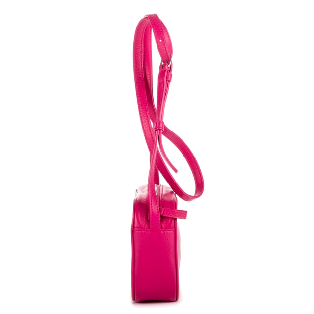 Balenciaga Bolsas Everyday Camera Bag XS Bolso bandolera en Rosa Piel de becerro y Plata hardware. El producto está en en Perfectas Condiciones (AA).
  Dimensiones: 17x12x4 cm 
  Accesorios incluidos: Booklet
    
  BrandCo Paris encuentra artículos raros y en las mejores condiciones a precios increíbles. ¡Vale la pena tener paciencia! Compra con confianza: todos los artículos de BrandCo Paris son seleccionados y autenticados cuidadosamente por nuestro equipo de expertos.
  Todos los artículos vienen con un certificado de autenticidad y un embalaje entregado por BrandCo Paris.
  Tabla de clasificación de la condición del artículo
  N (como nuevo)
  AA (perfecto estado)
  A (excelente estado)
  AB (muy buen estado)
  B (bueno/regular)