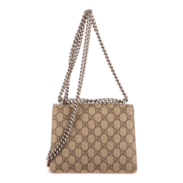 Gucci Bolsas Mini Dionysus  Bolso bandolera en Beige/Rojo Lona recubierta y Plata hardware. El producto está en en Perfectas Condiciones (AA).
  Dimensiones: 20x17x6 cm 
  Accesorios incluidos: None
    
  BrandCo Paris encuentra artículos raros y en las mejores condiciones a precios increíbles. ¡Vale la pena tener paciencia! Compra con confianza: todos los artículos de BrandCo Paris son seleccionados y autenticados cuidadosamente por nuestro equipo de expertos.
  Todos los artículos vienen con un certificado de autenticidad y un embalaje entregado por BrandCo Paris.
  Tabla de clasificación de la condición del artículo
  N (como nuevo)
  AA (perfecto estado)
  A (excelente estado)
  AB (muy buen estado)
  B (bueno/regular)