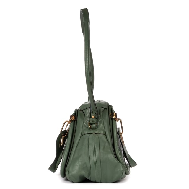 Chloe Bolsas Paraty  Bolso bandolera en Gris Piel de becerro y Oro hardware. El producto está en en Perfectas Condiciones (AA).
  Dimensiones: 36x27x20 cm 
  Accesorios incluidos: Removable Strap
    
  BrandCo Paris encuentra artículos raros y en las mejores condiciones a precios increíbles. ¡Vale la pena tener paciencia! Compra con confianza: todos los artículos de BrandCo Paris son seleccionados y autenticados cuidadosamente por nuestro equipo de expertos.
  Todos los artículos vienen con un certificado de autenticidad y un embalaje entregado por BrandCo Paris.
  Tabla de clasificación de la condición del artículo
  N (como nuevo)
  AA (perfecto estado)
  A (excelente estado)
  AB (muy buen estado)
  B (bueno/regular)