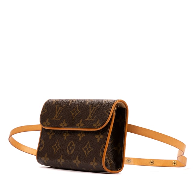 Louis Vuitton Bolsas Florentine  Bolso bandolera en Marrón Lona recubierta y Latón dorado hardware. El producto está en en Excelentes Condiciones (A).
  Dimensiones: 17x10.5x4 cm 
  Accesorios incluidos: strap S (FL0062 - Jun 2002)
    
  BrandCo Paris encuentra artículos raros y en las mejores condiciones a precios increíbles. ¡Vale la pena tener paciencia! Compra con confianza: todos los artículos de BrandCo Paris son seleccionados y autenticados cuidadosamente por nuestro equipo de expertos.
  Todos los artículos vienen con un certificado de autenticidad y un embalaje entregado por BrandCo Paris.
  Tabla de clasificación de la condición del artículo
  N (como nuevo)
  AA (perfecto estado)
  A (excelente estado)
  AB (muy buen estado)
  B (bueno/regular)