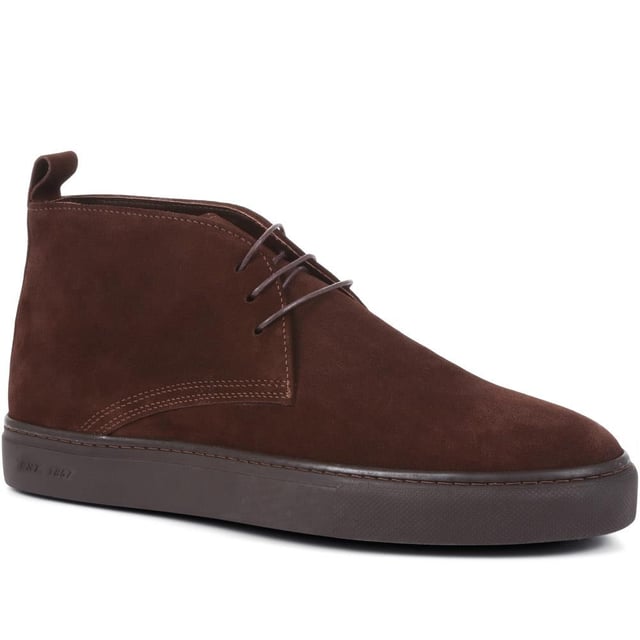 Chukka boots started out as a practical option for soldiers in the desert, these days the chukka fulfils the demands of every off-duty pursuit. Lightweight and equipped with a hardy Italian rubber sole, Sullivan features a high-cut profile crafted with supple suede, showcasing a traditional three eye-let lace-up and full leather linings, comfortable and versatile enough to serve you from work to weekend.

We recommend if you are between sizes to select the smaller than your usual.