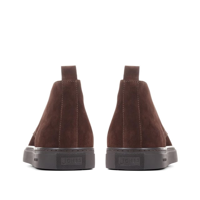 Chukka boots started out as a practical option for soldiers in the desert, these days the chukka fulfils the demands of every off-duty pursuit. Lightweight and equipped with a hardy Italian rubber sole, Sullivan features a high-cut profile crafted with supple suede, showcasing a traditional three eye-let lace-up and full leather linings, comfortable and versatile enough to serve you from work to weekend.

We recommend if you are between sizes to select the smaller than your usual.