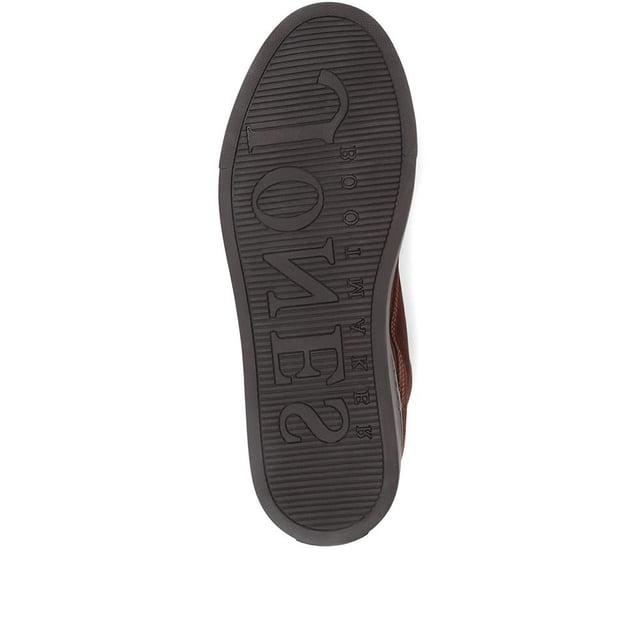 Chukka boots started out as a practical option for soldiers in the desert, these days the chukka fulfils the demands of every off-duty pursuit. Lightweight and equipped with a hardy Italian rubber sole, Sullivan features a high-cut profile crafted with supple suede, showcasing a traditional three eye-let lace-up and full leather linings, comfortable and versatile enough to serve you from work to weekend.

We recommend if you are between sizes to select the smaller than your usual.