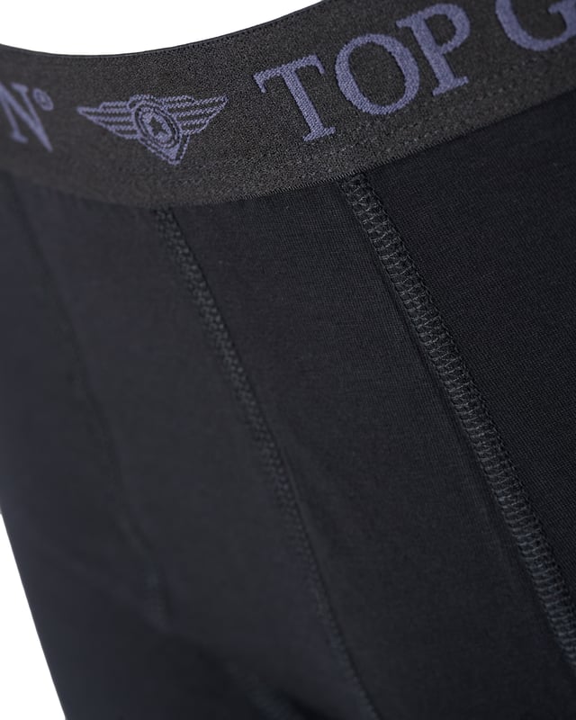 Die Boxershorts sind eng anliegend und besitzen an der Hüfte einen Gummizug mit Top Gun Logo. Hierbei handelt es sich um einen Doppelpack in verschiedenen Farbkombinationen.