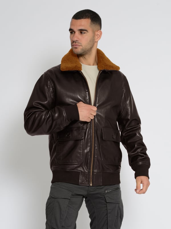 mit Lammfellkragen  Original Top Gun Lederblouson im typische Pilotenstil. Die Passform ist locker und daher sehr bequem. Durch den abnehmbaren Lammfellkragen ist die Jacke vielseitig einsetzbar.