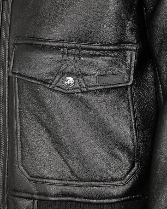 met imitatiebontkraag Kunstleren jack van TopGun met imitatiebontkraag en imitatiebontvoering De opgenaaide patches met de typische Top Gun-motieven geven dit jack extra expressiviteit voor een casual look. De jas heeft twee steekzakken en een binnenzak.