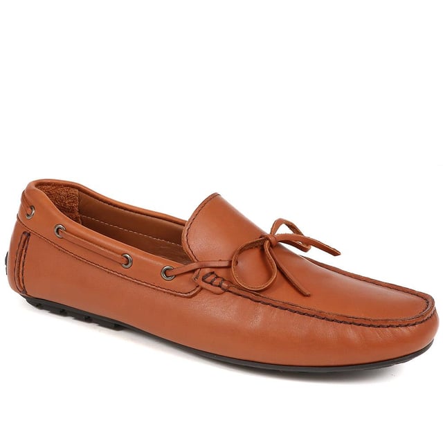 Discover the epitome of luxury with our exquisite leather moccasins, meticulously crafted from premium leather to provide unparalleled comfort and sophistication. These timeless slip-on shoes boast a streamlined silhouette and supple leather lining, making them the ideal choice for those seeking both style and refinement.