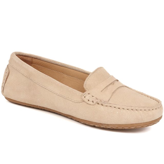 As easy to slide into your spring-summer wardrobe as they are to slip on to your feet, these moccasins will add the perfect finishing touch to any outfit this season. Made from premium quality leathers to truly stand the test of time, these will be favourites to reach for time and time again.