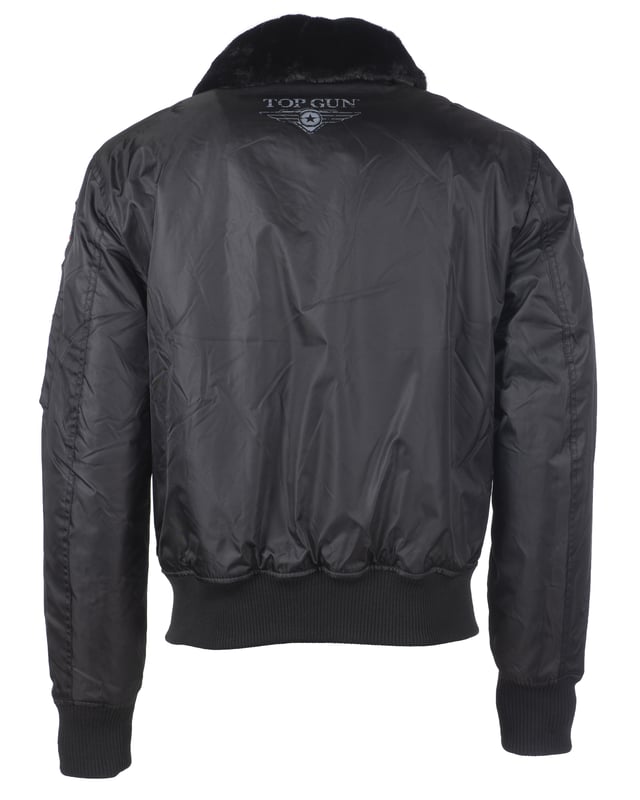 De unieke Top Gun-stijl komt terug in dit hippe nylon jack. Het is goed gevoerd en heeft de typische mouwzak met ritssluiting - het is dus moeilijk om de nonchalance van het dragen van dit jack te overtreffen. Het elastische breisel aan de manchetten, tailleband en kraag zorgt voor een ideale pasvorm. Visueel aantrekkelijk borduursel en een zachte binnenvoering met een afbeelding sieren dit jack. Twee zijzakken met knoopsluiting bieden veel opbergruimte. Aan de binnenkant zitten nog twee extra zakken. Deze jas is een absolute blikvanger voor het koude seizoen.