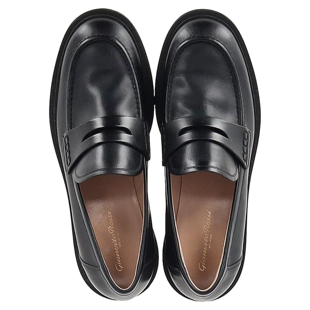 VINTAGE, RRP AS NEW
The Gianvito Rossi Harris Penny Loafers in Black Leather bring a chic, refined touch to your footwear collection. Made from smooth black leather, these loafers feature a classic penny slot and almond toe, exuding understated elegance. The flat rubber sole offers comfort and durability, making them ideal for all-day wear. These versatile loafers are perfect for adding a polished finish to both casual and smart-casual outfits.


Includes Box.

Gianvito Rossi Harris Penny Loafers in Black Leather
Condition: very good
Signs of wear: Include Box., No visible sign of wear. No Mark at insole.,  Very light mark at soles.
Packaging: Box
Color: black
Material: Leather | leather
Size: EU | 39
Measurements: Heel height: 40; Insole length: 300
SKU: NAPPUGBSH459631W