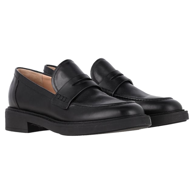 VINTAGE, RRP AS NEW
The Gianvito Rossi Harris Penny Loafers in Black Leather bring a chic, refined touch to your footwear collection. Made from smooth black leather, these loafers feature a classic penny slot and almond toe, exuding understated elegance. The flat rubber sole offers comfort and durability, making them ideal for all-day wear. These versatile loafers are perfect for adding a polished finish to both casual and smart-casual outfits.


Includes Box.

Gianvito Rossi Harris Penny Loafers in Black Leather
Condition: very good
Signs of wear: Include Box., No visible sign of wear. No Mark at insole.,  Very light mark at soles.
Packaging: Box
Color: black
Material: Leather | leather
Size: EU | 39
Measurements: Heel height: 40; Insole length: 300
SKU: NAPPUGBSH459631W