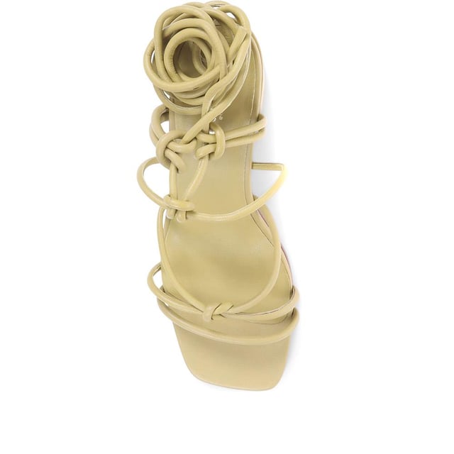 Sign off your party 'fit with extra finesse with these gladiator roped heels, with leather straps that wrap elegantly around the foot for a flattering silhouette. Finished with leather lining to offer additional comfort underfoot.