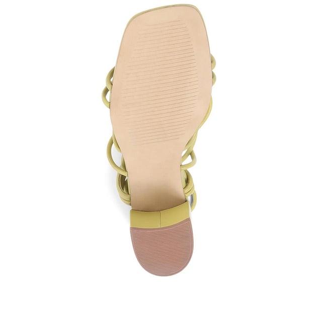 Sign off your party 'fit with extra finesse with these gladiator roped heels, with leather straps that wrap elegantly around the foot for a flattering silhouette. Finished with leather lining to offer additional comfort underfoot.