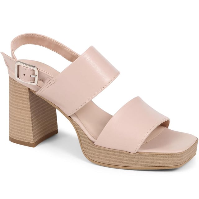 Step back in time with the Diona platform sandals and embrace the 70s vibe. Made from soft leather, this sandal features crossing straps, an ankle strap with a buckle fastening, and a chunky platform sole with a comfortable block heel. Whether it's a special occasion or a night out, these sandals will elevate your look with effortless style and comfort.