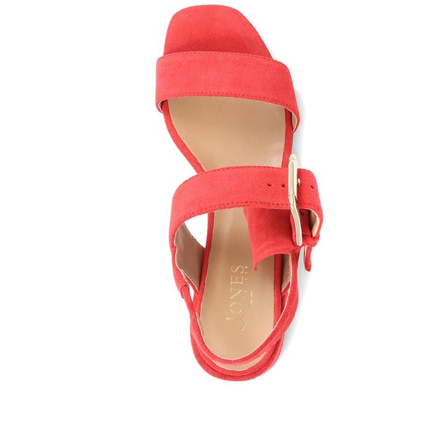 With a block heel and a single strap for added comfort, Kassidy is the block heeled shoe that is as functional as it is fabulous. Whether you want something more dressy for the office or you're itching for a sensible yet statement option for an occasion, we've got you covered.