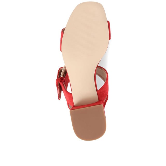 With a block heel and a single strap for added comfort, Kassidy is the block heeled shoe that is as functional as it is fabulous. Whether you want something more dressy for the office or you're itching for a sensible yet statement option for an occasion, we've got you covered.