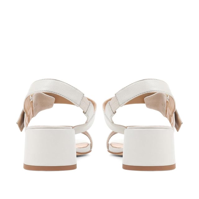 With a block heel and a single strap for added comfort, Kassidy is the block heeled shoe that is as functional as it is fabulous. Whether you want something more dressy for the office or you're itching for a sensible yet statement option for an occasion, we've got you covered.