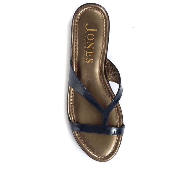 Styled in a simple, yet striking silhouette, the Klevina sandals are the chicest poolside footwear. Whether you are heading for a pool bar lunch or an afternoon stroll, the elegance of these strappy sandals is sure to elevate your look. Lined with a leather insock for comfortable wear, the Klevina sandals are a warm weather go to.