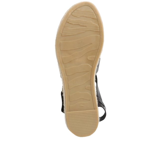 Step out with supreme summer style on your side with these Belisa flatform sandals, easily dressed up or down for dressy or casual occasions alike. Allow a multitude of quality leather straps to encase the foot, leaving enough room to be breathable and comfortable in the summer heat.