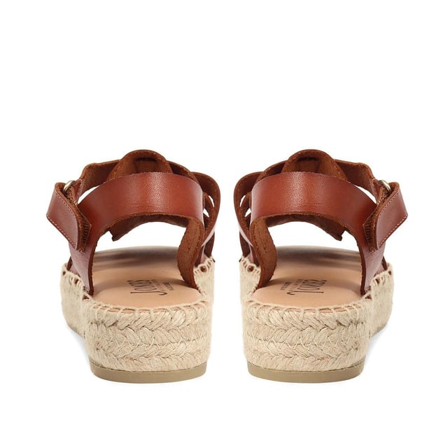 Step out with supreme summer style on your side with these Belisa flatform sandals, easily dressed up or down for dressy or casual occasions alike. Allow a multitude of quality leather straps to encase the foot, leaving enough room to be breathable and comfortable in the summer heat.