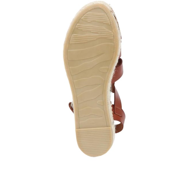 Step out with supreme summer style on your side with these Belisa flatform sandals, easily dressed up or down for dressy or casual occasions alike. Allow a multitude of quality leather straps to encase the foot, leaving enough room to be breathable and comfortable in the summer heat.