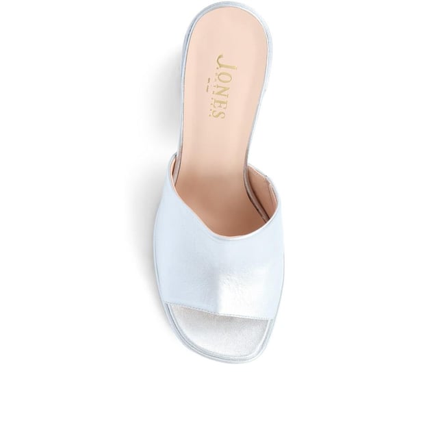 Slip into something a little more sophisticated with these leather mule sandals, boasting a luxurious suede upper and a just-right mid-height block heel. Perfect for weddings and elegant gatherings, these mules blend classic charm with contemporary chic, ensuring you step out in style.