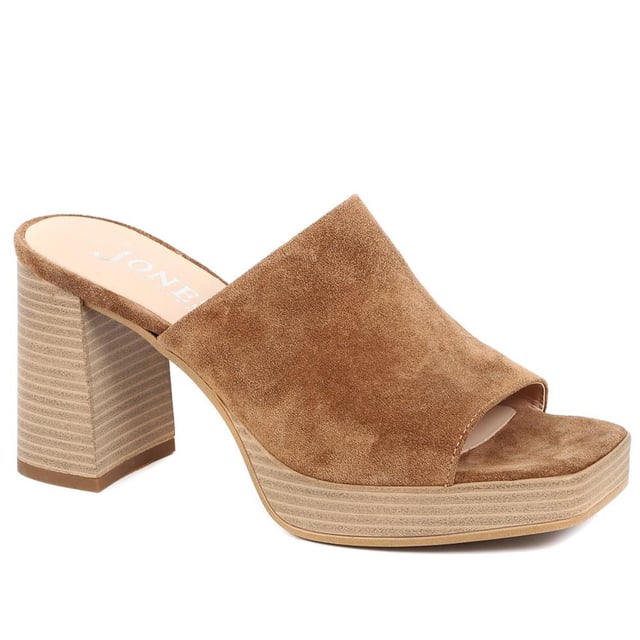 Tap into the unstoppable 90s trend with Dominica, the block heel mule that has all the nostalgic flare you need this season. Poised upon a chunky block wooden platform for added edge, these are the perfect pairing to cropped jeans, skirts or dresses.