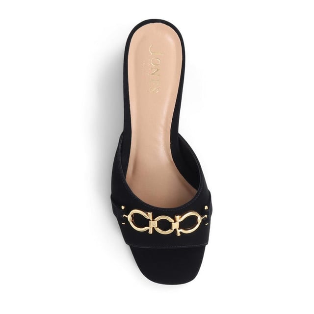 Step into effortless sophistication with these leather mules, accented with a gleaming golden chain for a hint of Jones elegance. Perfect for elevating your daytime look or complementing your evening ensemble, these heels are the epitome of chic versatility.
