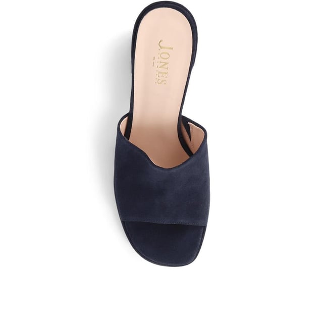 Slip into something a little more sophisticated with these leather mule sandals, boasting a luxurious suede upper and a just-right mid-height block heel. Perfect for weddings and elegant gatherings, these mules blend classic charm with contemporary chic, ensuring you step out in style.
